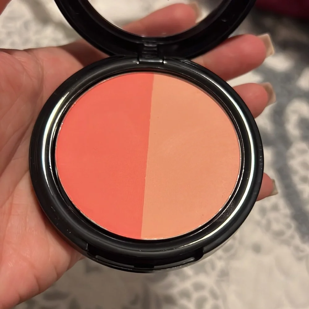 Kat von D duo blush - Picture 2 of 3